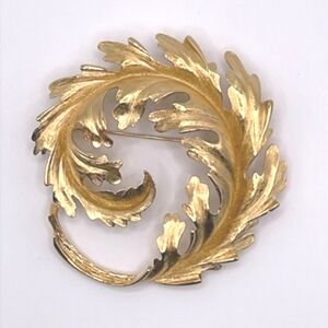 Monet Signed Vintage Large Gold Tone Leaf Brooch Pin